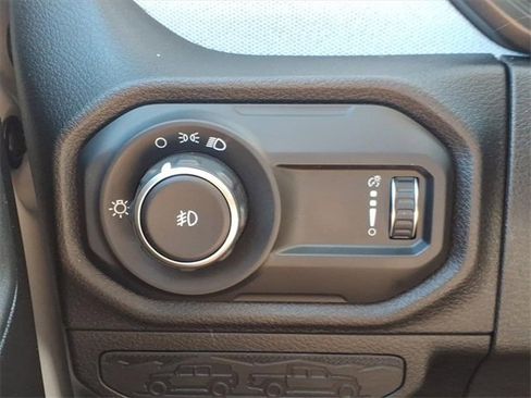 Used 2025 Jeep Wrangler Sport image 17