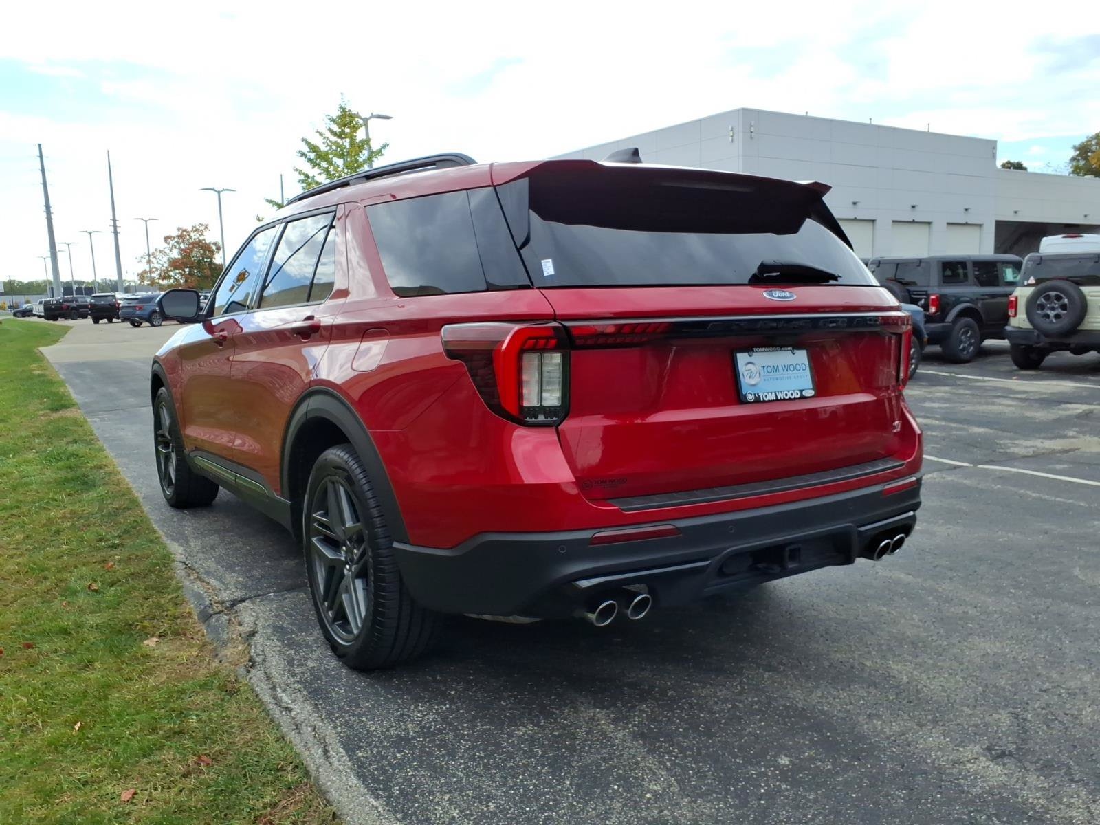 Used 2025 Ford Explorer ST w/ Sun And Sound Package AWD/4WD image 8