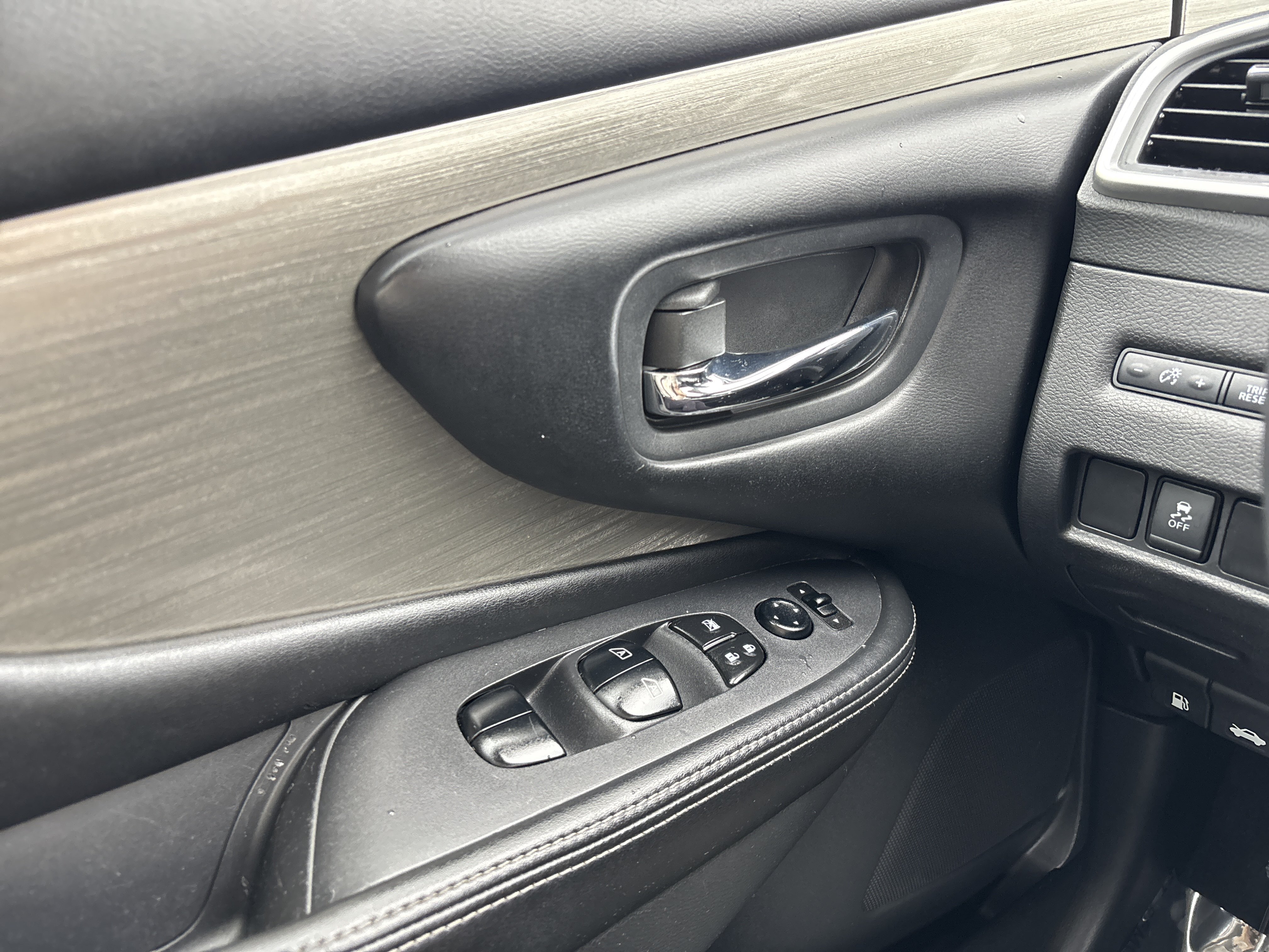 Used 2018 Nissan Murano SV AWD/4WD image 32
