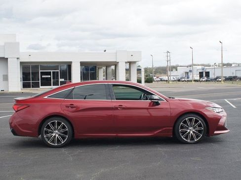 Used 2019 Toyota Avalon XSE image 19