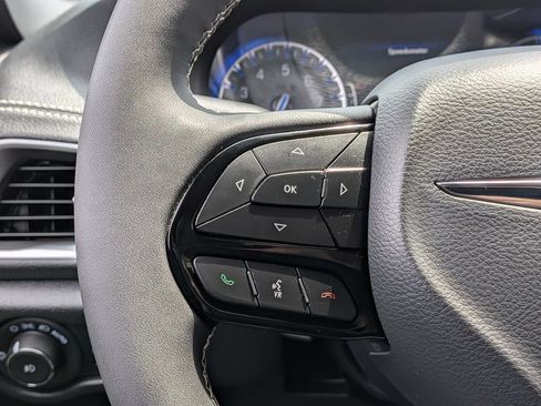 Used 2025 Chrysler Pacifica Limited FWD image 35