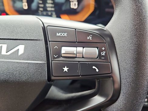 Used 2025 Kia K4 LXS image 12