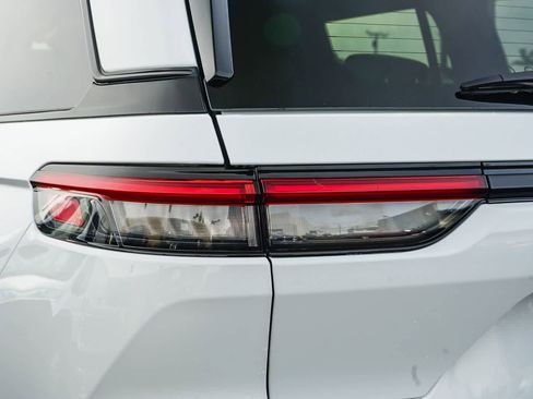 New 2026 Jeep Grand Cherokee Altitude image 7