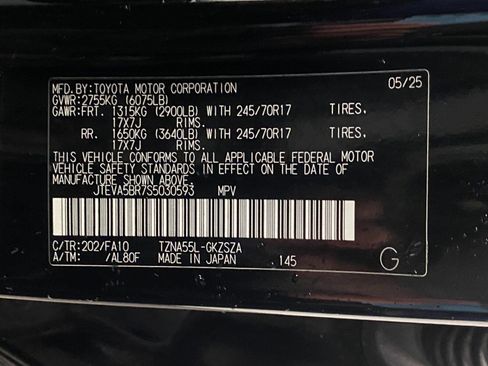 Used 2025 Toyota 4Runner SR5 AWD/4WD image 32