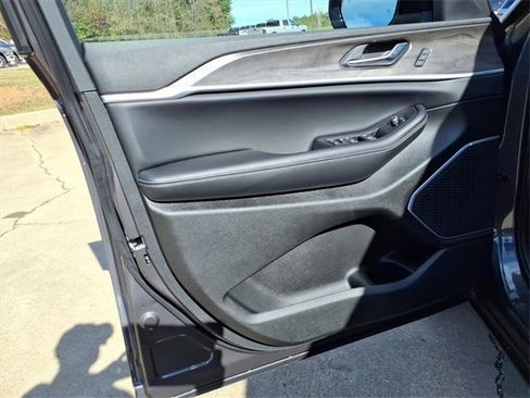 New 2025 Jeep Grand Cherokee L Limited image 21