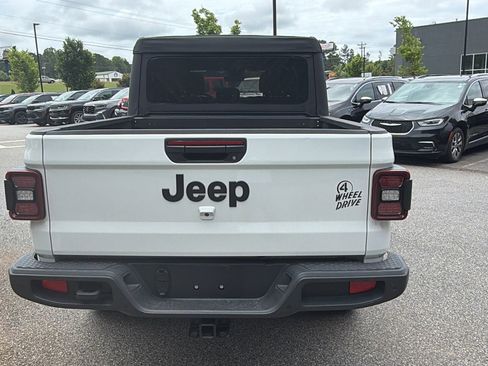 Used 2025 Jeep Gladiator Sport AWD/4WD image 9