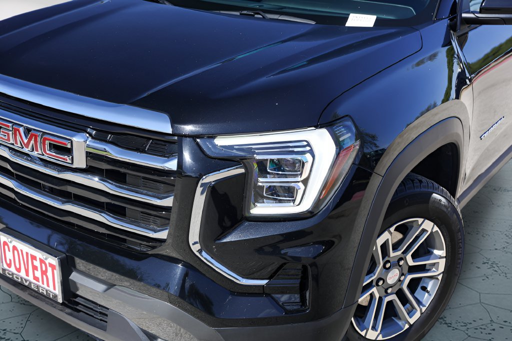 Used 2025 GMC Terrain Elevation FWD image 2