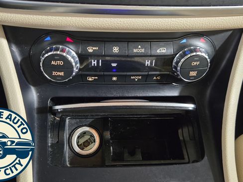 Used 2020 Mercedes-Benz GLA 250 4MATIC w/ Premium Package image 20
