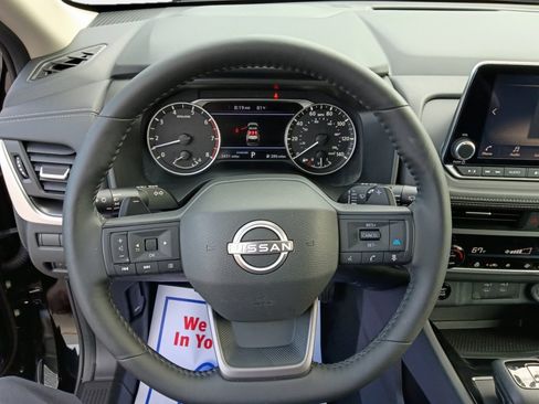 Used 2025 Nissan Rogue SV w/ SV Premium Package FWD image 10