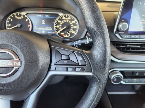 Used 2024 Nissan Altima 2.5 SV image 31