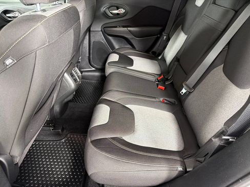 Used 2014 Jeep Cherokee Latitude w/ Comfort/Convenience Group AWD/4WD image 16