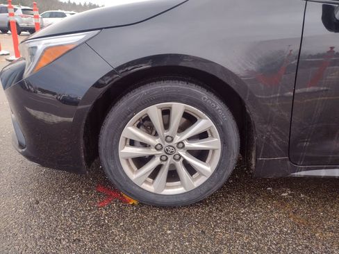 Used 2023 Toyota Corolla SE image 2