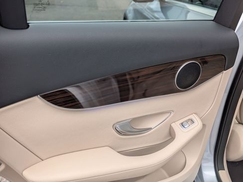 Used 2022 Mercedes-Benz GLC 300 4MATIC image 27