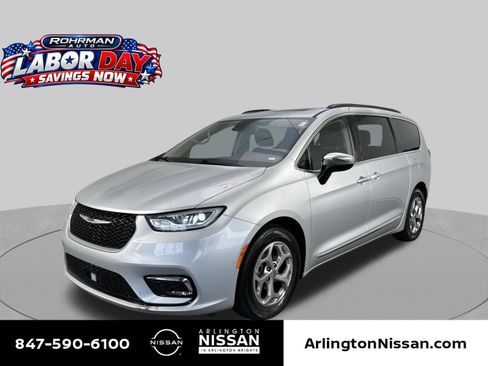 Used 2023 Chrysler Pacifica Limited FWD image 1