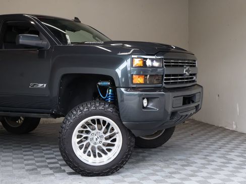 Used 2017 Chevrolet Silverado 1500 LT w/ LT Convenience Package AWD/4WD image 3