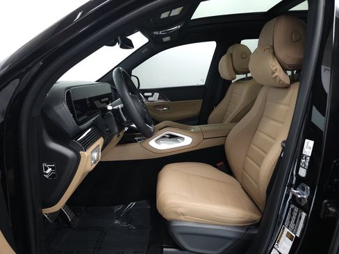Used 2026 Mercedes-Benz GLS 580 4MATIC image 8