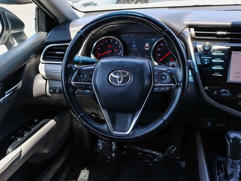 Used 2018 Toyota Camry XSE FWD image 17