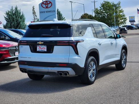 Used 2025 Chevrolet Traverse LT AWD/4WD image 3
