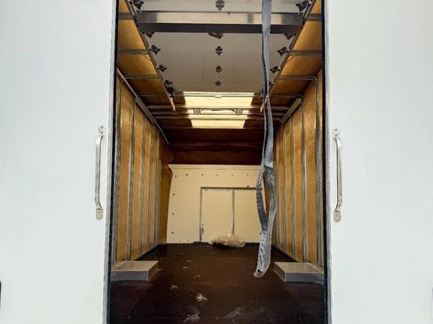 Used 2023 Ford E-Transit RWD image 20