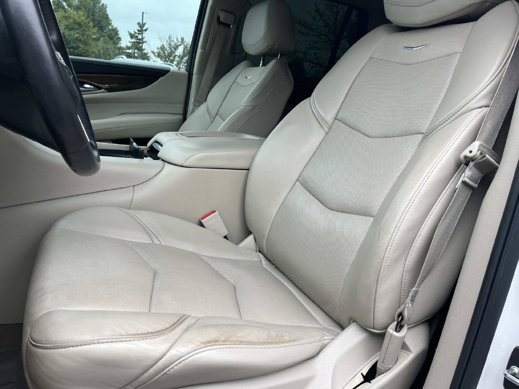 Used 2019 Cadillac Escalade Luxury RWD image 36