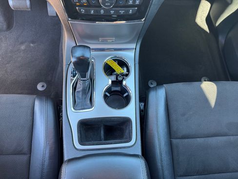 Used 2020 Jeep Grand Cherokee Altitude AWD/4WD image 22