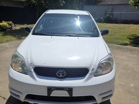 Used 2004 Toyota Matrix image 2