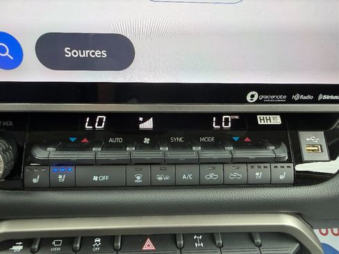 Used 2023 Toyota Tundra Limited w/ TRD Off-Road Package AWD/4WD image 33