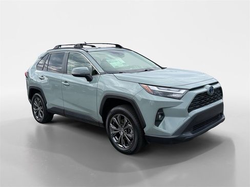 Used 2023 Toyota RAV4 XLE Premium image 8