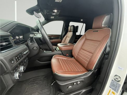 Used 2023 GMC Yukon Denali Ultimate image 3