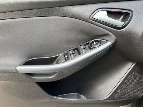 Used 2013 Ford Focus Titanium FWD image 26