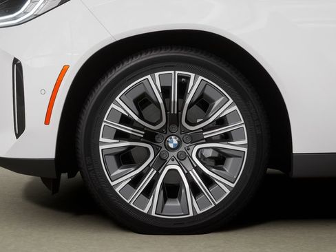 Used 2025 BMW X3 xDrive30i w/ Premium Package image 32