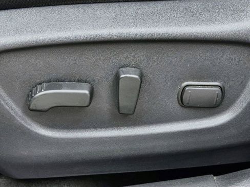 Used 2018 Nissan Rogue SV AWD/4WD image 39
