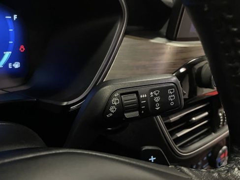 Used 2020 Ford Escape Titanium image 24