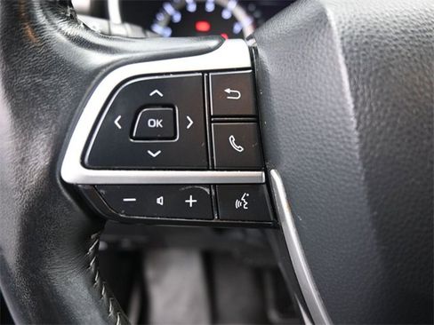 Used 2022 Toyota Highlander XLE image 28