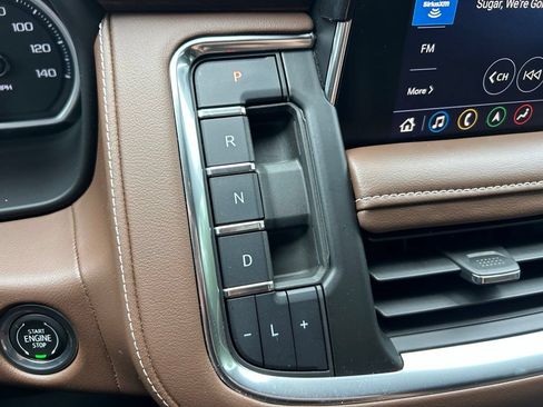 Used 2021 Chevrolet Tahoe High Country w/ Technology Package AWD/4WD image 32