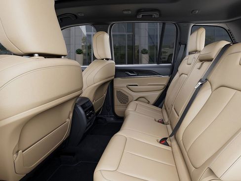 New 2025 Jeep Grand Cherokee Limited w/ Trailer Tow Package image 23