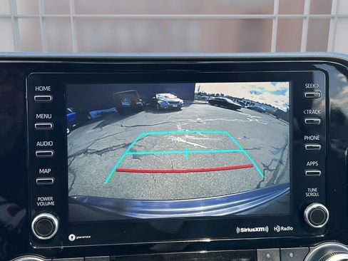 Used 2022 Toyota Highlander XLE image 30