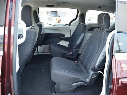 Used 2022 Chrysler Voyager LX image 27