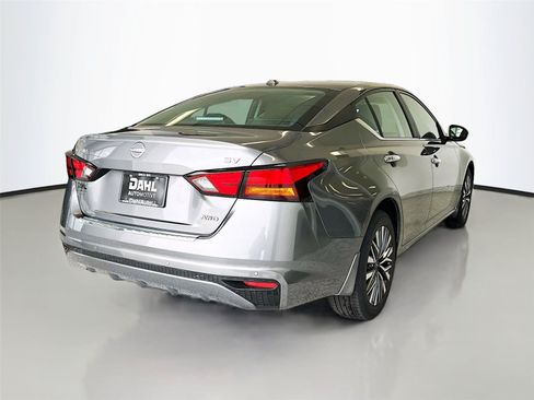 Used 2023 Nissan Altima 2.5 SV AWD/4WD image 13