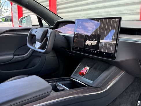 Used 2022 Tesla Model S AWD/4WD image 18