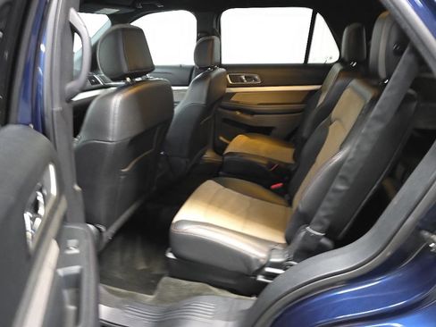 Used 2017 Ford Explorer XLT w/ Equipment Group 202A FWD image 31