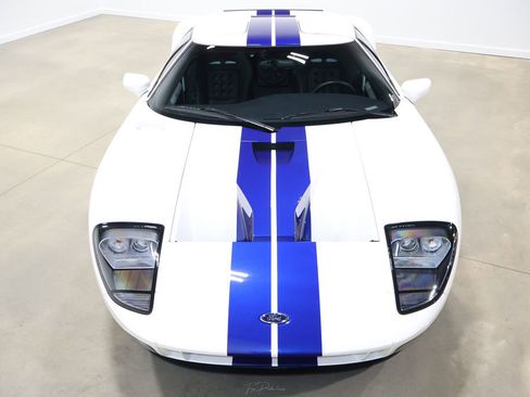 Used 2005 Ford GT image 10