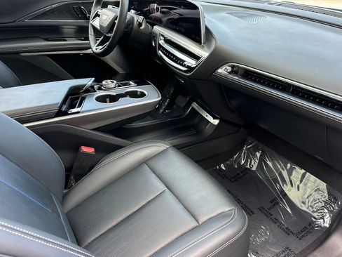 Used 2024 Cadillac Lyriq Sport AWD/4WD image 20