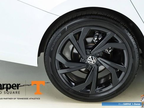 Used 2025 Volkswagen Jetta SE w/ Sunroof Package image 13