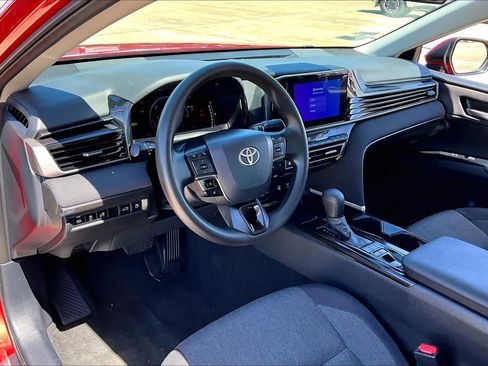 Used 2025 Toyota Camry LE image 18