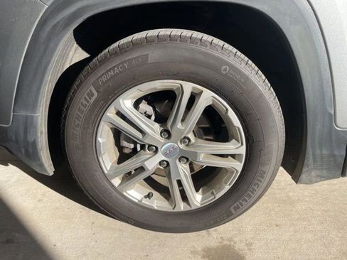 Used 2023 GMC Terrain SLE image 9