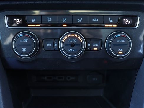 Used 2020 Volkswagen Tiguan SE w/ Panoramic Sunroof Package image 24