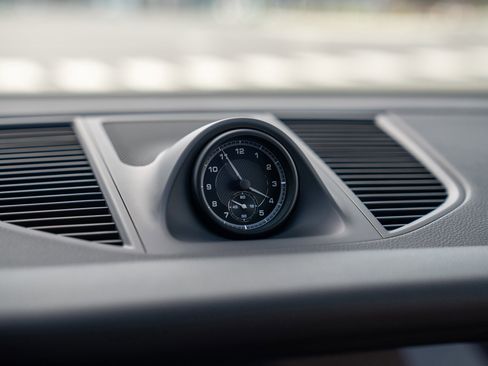 New 2026 Porsche Macan image 17