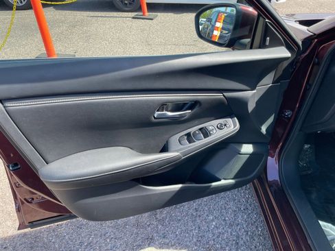 Used 2025 Nissan Sentra SV FWD image 18