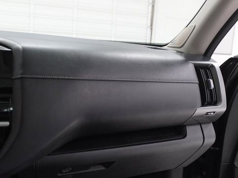 Used 2023 Nissan Pathfinder SL w/ SL Premium Package FWD image 32